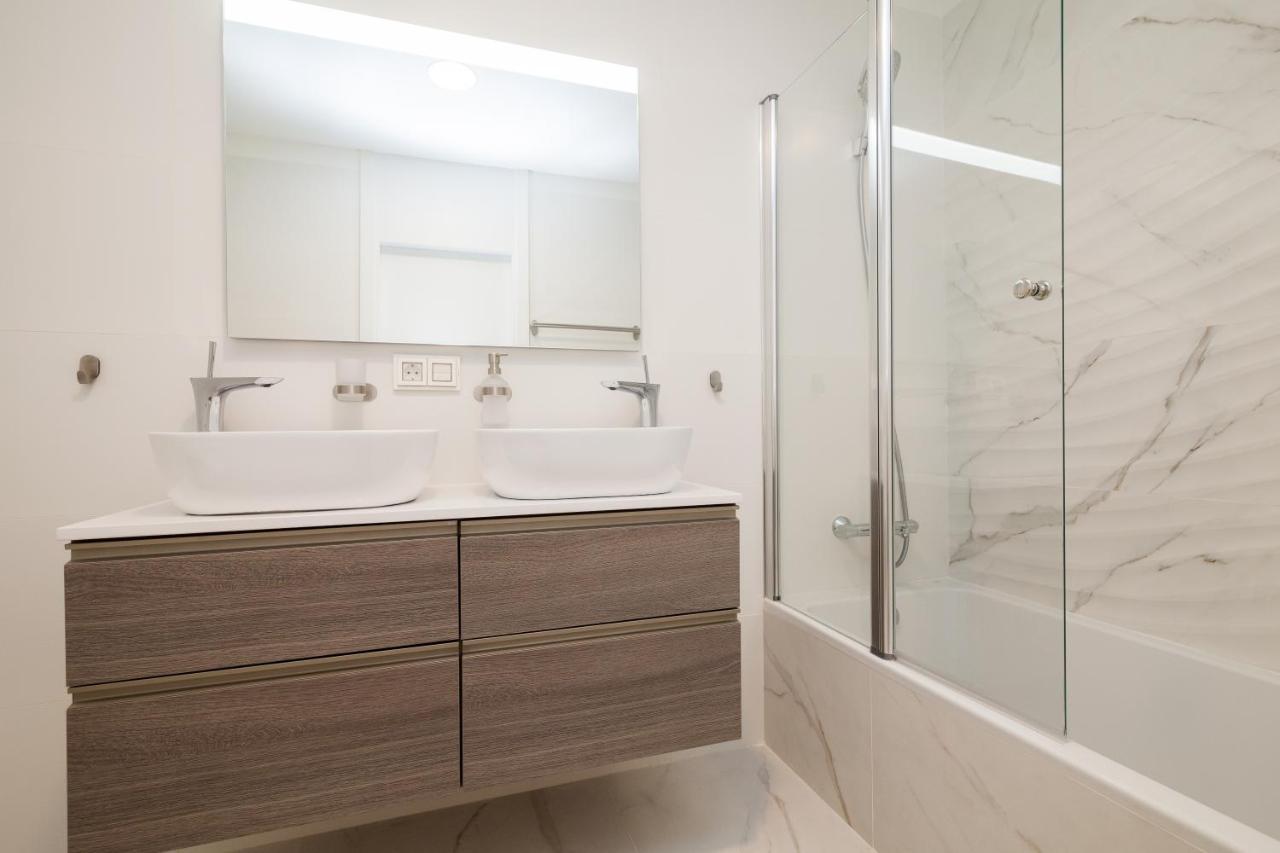 200m² New B With Private, Heated Pool And Amazing Ocean View. Villa